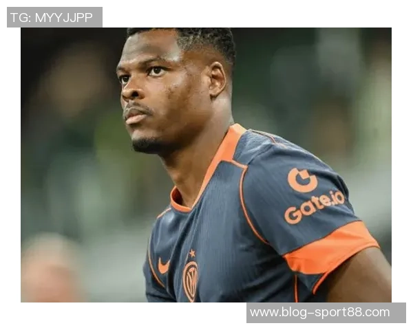 伤愈复出再战绿茵场29岁国米边卫邓弗里斯分享训练照重返球队 伤愈复出再战绿茵场29岁国米边卫邓弗里斯分享训练照重返球队